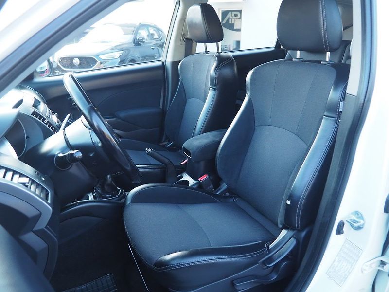 Peugeot 4007 (2010) 2.2 HDI, 115 kW, 4x4, 7 míst - fotka 10 z 39