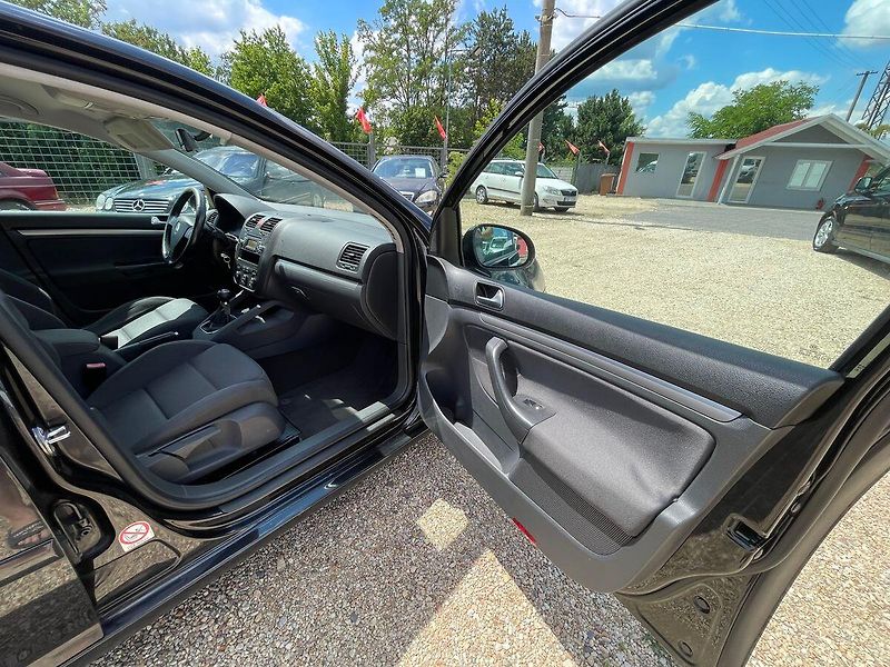 Volkswagen Golf 2.0TDI 103kW*ZADÁNO* - fotka 16 z 25