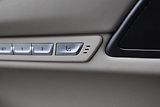 BMW Řada 7 750Li xDrive - náhled 25