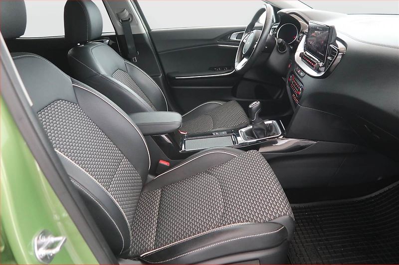 Kia XCeed (2024) TOP 1.5 T-GDI - fotka 9 z 16