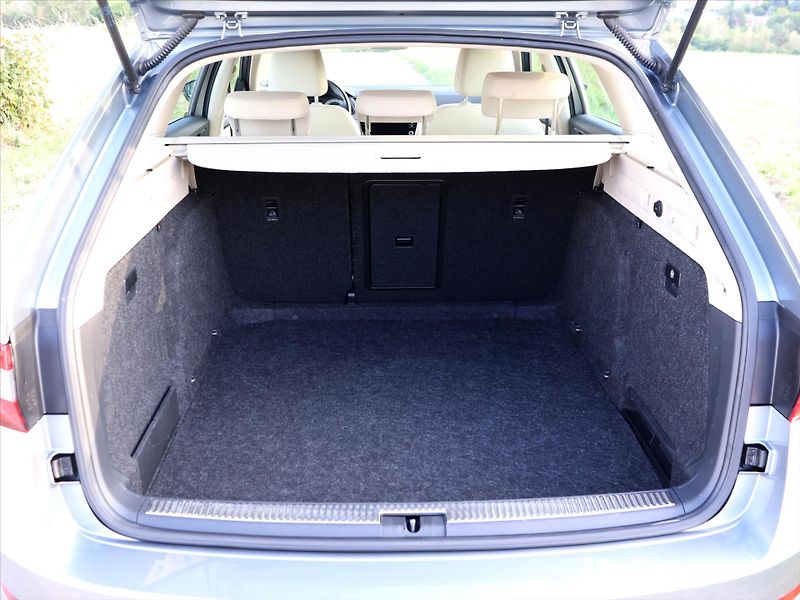 Škoda Superb 2,0 TDI DSG 4x4 CZ Style DPH - fotka 10 z 33