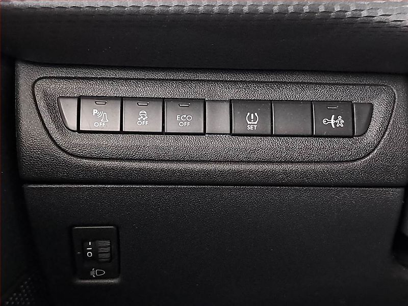 Peugeot 2008 (2014) 1.6 e-HDi, Automat, Tempomat - fotka 15 z 17