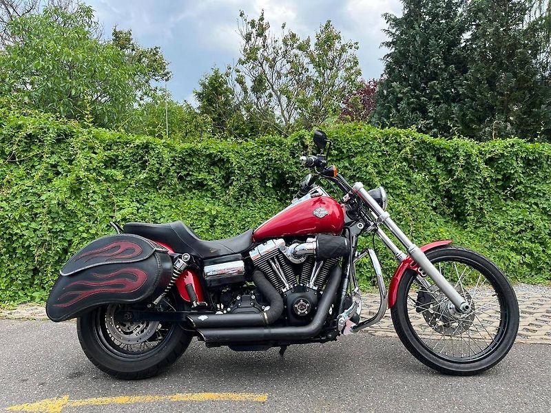Harley-Davidson FXDWGI Dyna Wide Glide (2010) - fotka 3 z 13