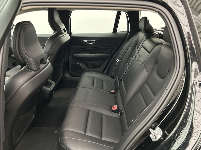 Volvo V60 2.0 T5 INSCRIPTION - fotka 12 z 25