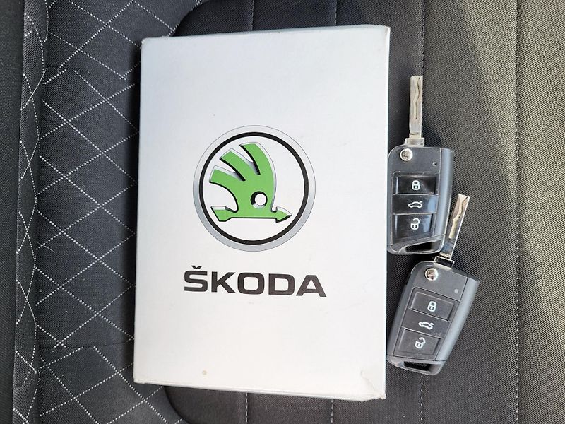 Škoda Fabia 1.0 TSI AMBITION Combi TOUR - fotka 42 z 46