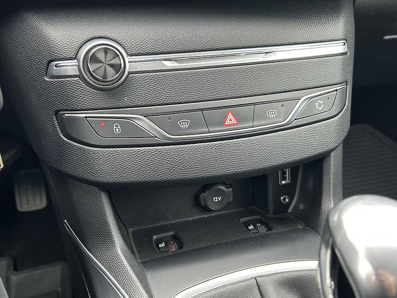 Peugeot 308 ALLURE PACK S&S MAN6 1,2 PureT - fotka 18 z 23