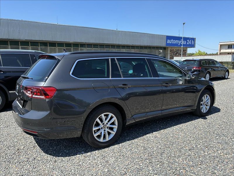 Volkswagen Passat 2,0 TDI,TAŽNÉ,WEBASTO - fotka 7 z 30