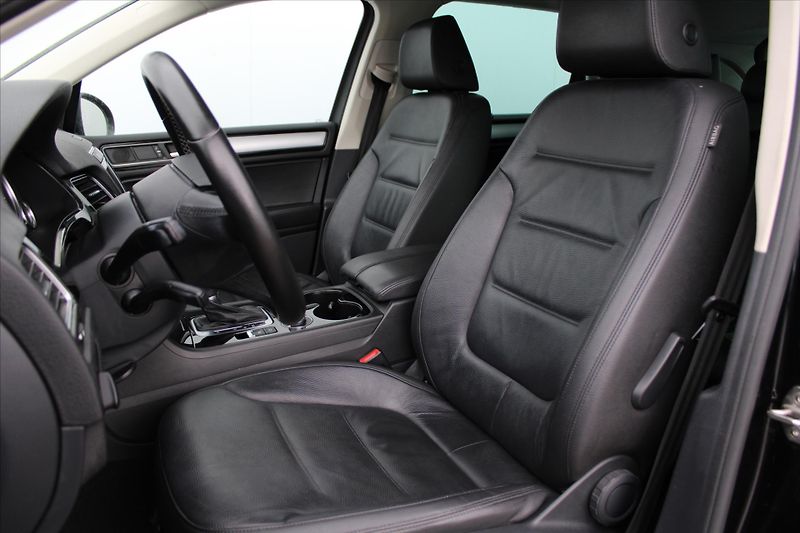 Volkswagen Touareg 3.0 TDI 193kW 4MOTION 1.MAJ ČR - fotka 10 z 24