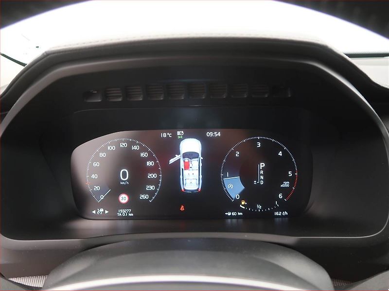 Volvo XC90 (2018) D5 AWD - fotka 9 z 17