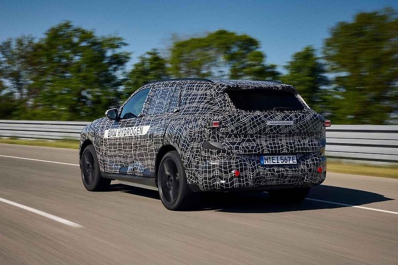 BMW iX5 Hydrogen bude první sériově vyráběné auto s vodíkovým pohonem německé automobilky.