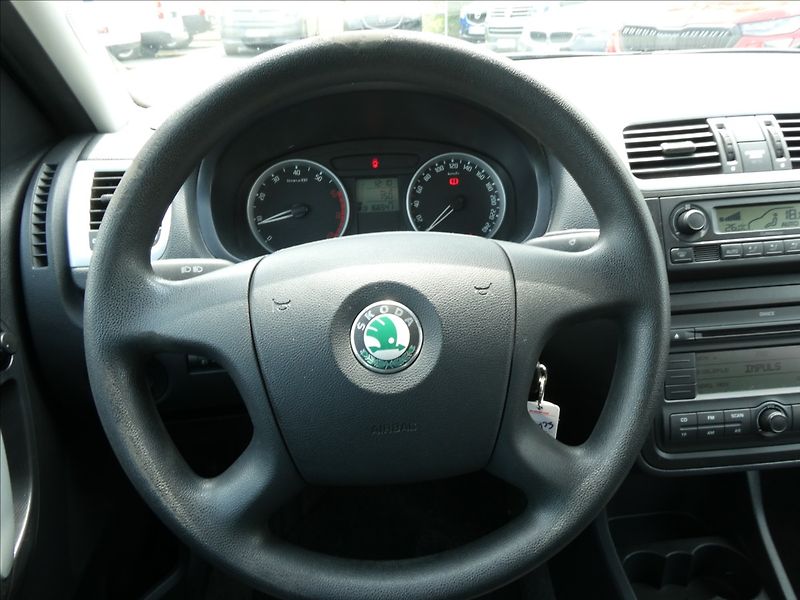 Škoda Roomster 1,4 16V 63kW Style,závěs,auto - fotka 24 z 38