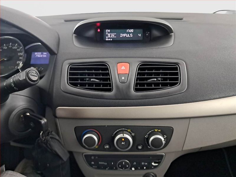 Renault Mégane (2011) 1.6 16V, Tempomat - fotka 12 z 17