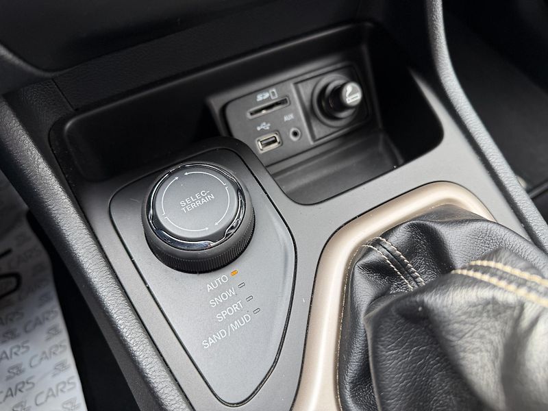 Jeep Cherokee 2.0 M-JET 4X4 LIMITED NAV KŮŽE - fotka 30 z 43