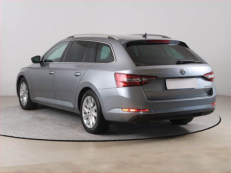 Škoda Superb (2017) Style 1.6 TDI, Navi, Bi-Xenony - fotka 4 z 18