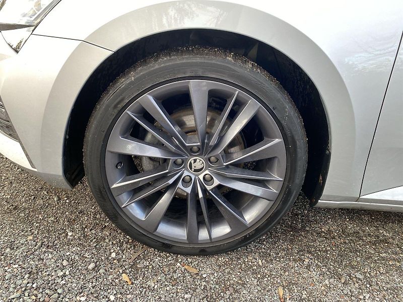 Škoda Superb (2021) Combi 1.4 TSI iV DSG Style - fotka 28 z 34