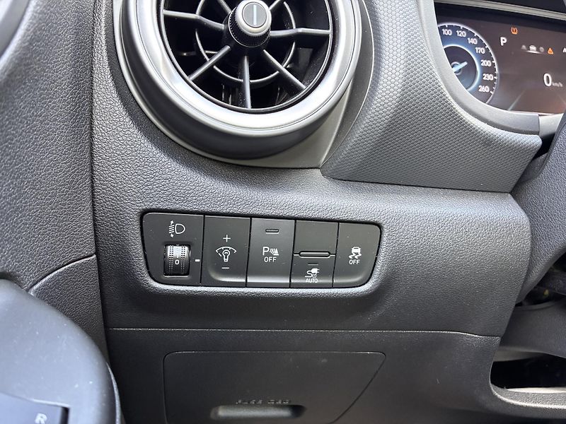 Hyundai Kona EV64kWh-150KW,  REZERVACE - fotka 27 z 38