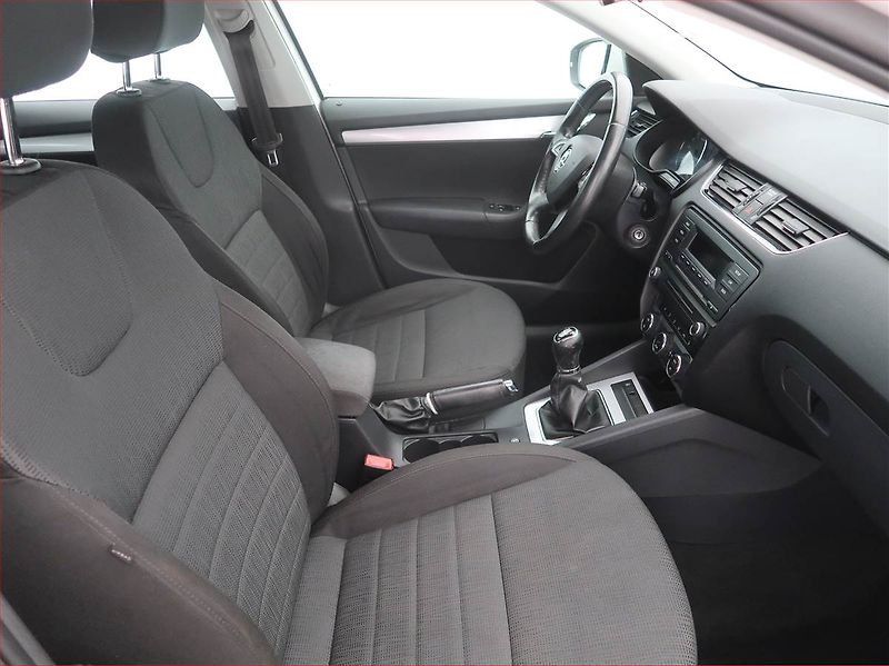 Škoda Octavia (2013) Elegance 1.6 TDI, Serv.kniha - fotka 7 z 15