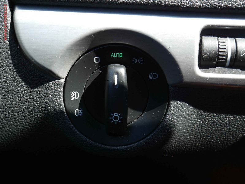 Škoda Yeti (2011) 2.0 TDi 4x4, Elegance, xenon - fotka 20 z 20