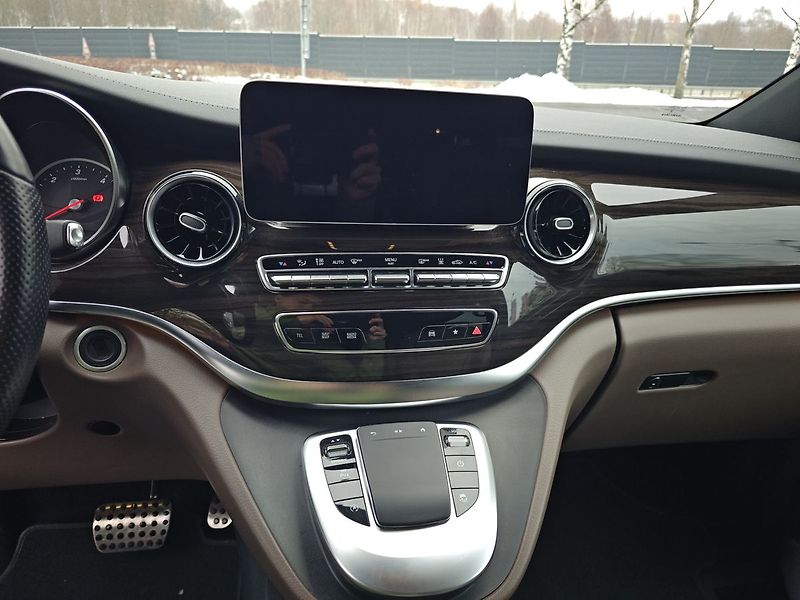Mercedes-Benz Třídy V 300 d XL 4MATIC AMG - fotka 15 z 25