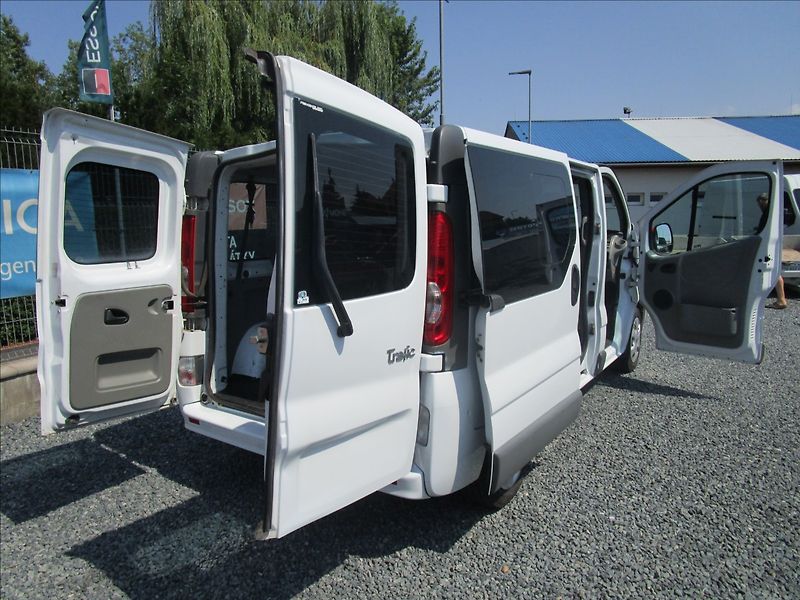 Renault Trafic 2.0dCi 115 Passenger, 9 míst - fotka 30 z 41