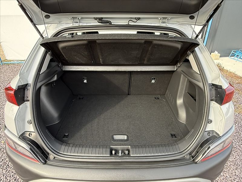 Hyundai Kona 1,6 T-GDI 145kW Smart DTC - fotka 20 z 23
