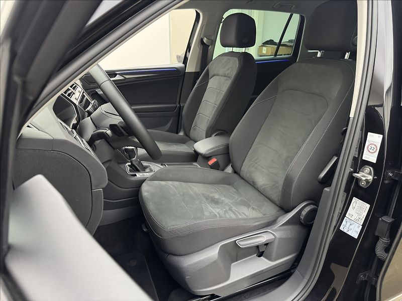 Volkswagen Tiguan 2,0 DSG DPH ACC NZTOP VC TAŽNÉ - fotka 37 z 49