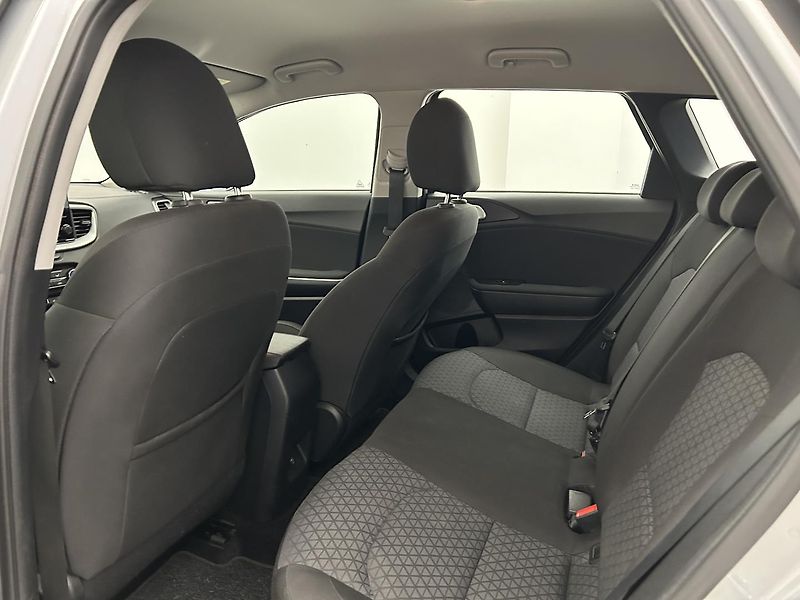 Kia Ceed 1.5 T-GDi  DCT SPIN - fotka 18 z 23
