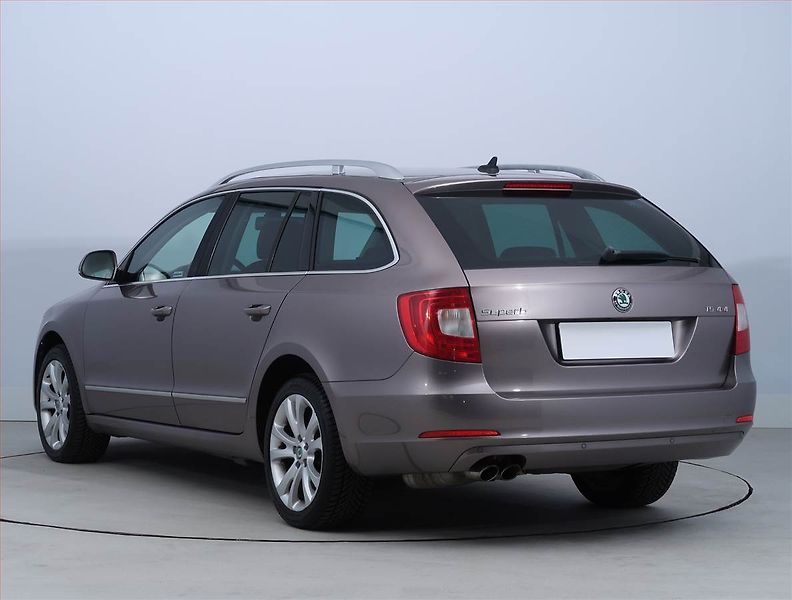 Škoda Superb (2012) 1.8 TSI, 4X4, Serv.kniha - fotka 4 z 22