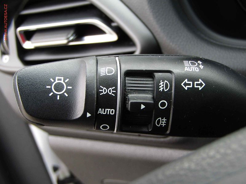 Hyundai i30 (2023) 1.0 T-GDi, 2.maj,ČR, Smart - fotka 12 z 22