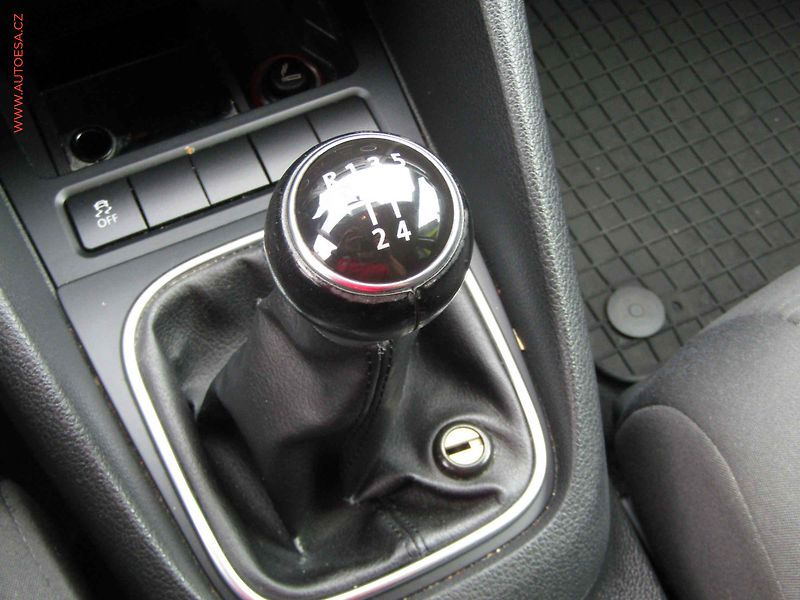 Volkswagen Golf (2012) 1.2 TSi, ČR, autoAC, temp - fotka 15 z 16