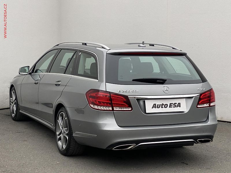 Mercedes-Benz Třídy E (2014) 2.2 CDi E250 4Matic, AT - fotka 6 z 21