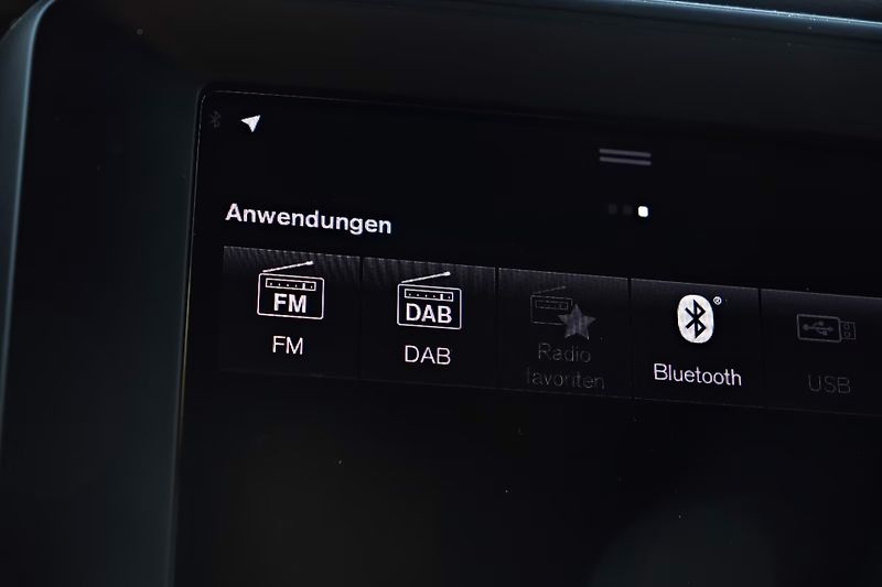 Volvo XC40 T2 Essential Kam LED DAB - fotka 13 z 18