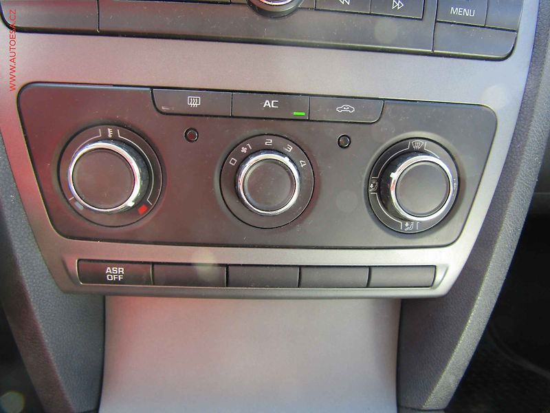 Škoda Octavia (2011) 1.4 16V, ČR, AC - fotka 12 z 12