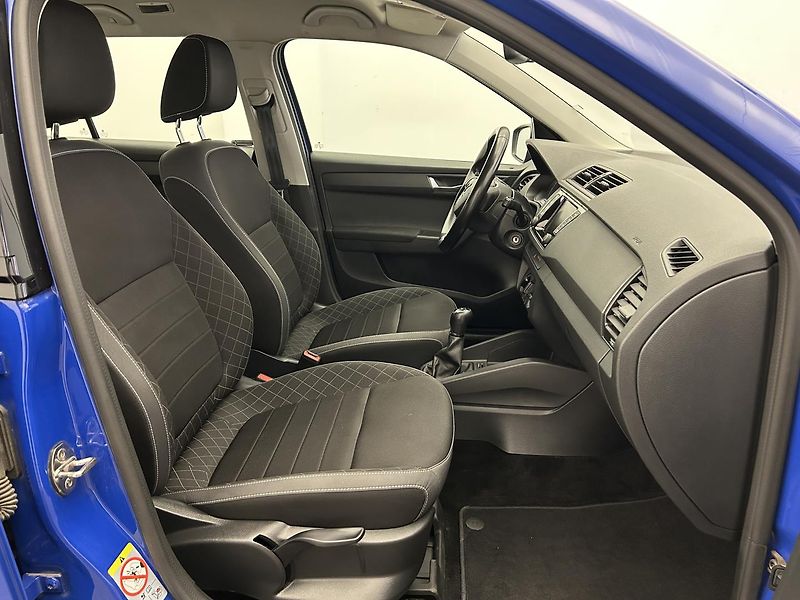 Škoda Fabia 1.0 TSI Ambition - fotka 17 z 21