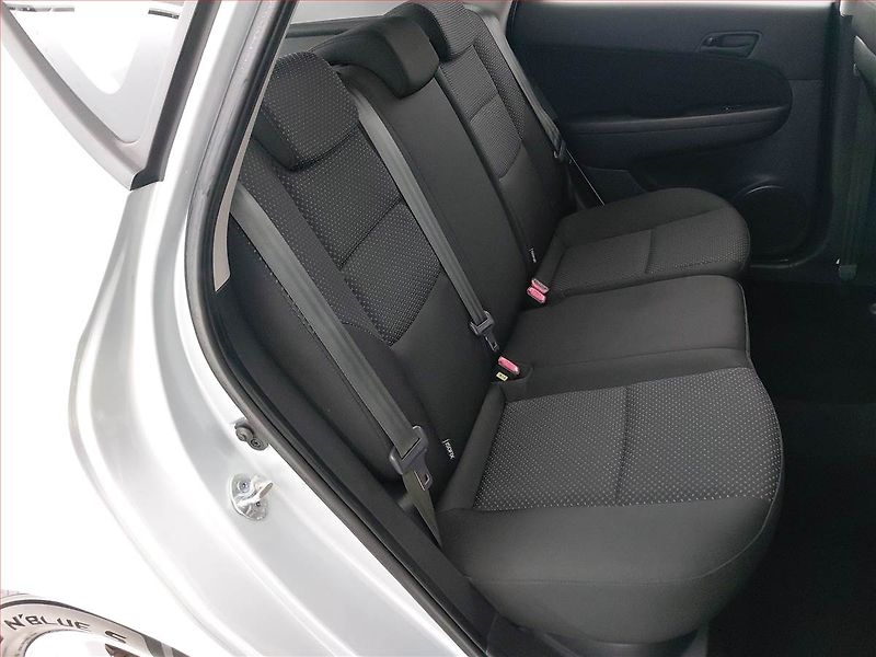 Hyundai i30 (2009) 1.4 CVVT, Serv.kniha, po STK - fotka 10 z 15