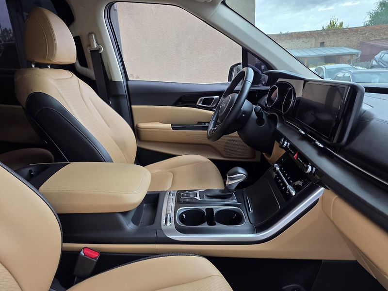 Kia Carnival 2.2-9 míst-SKLADEM - fotka 48 z 63