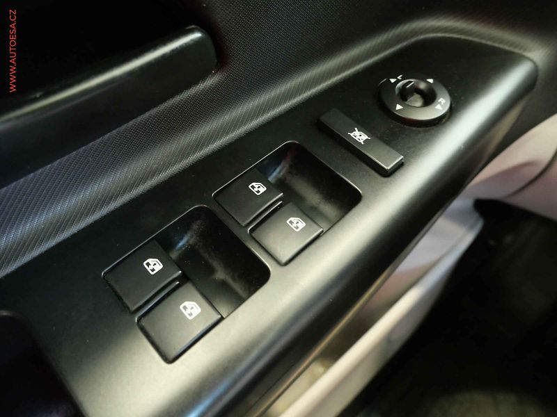 Kia Ceed (2009) 1.4i, ČR, AC - fotka 14 z 19