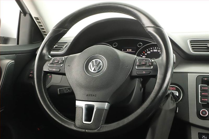 Volkswagen Passat (2012) 1.6 TDI, po STK, Tažné - fotka 12 z 14