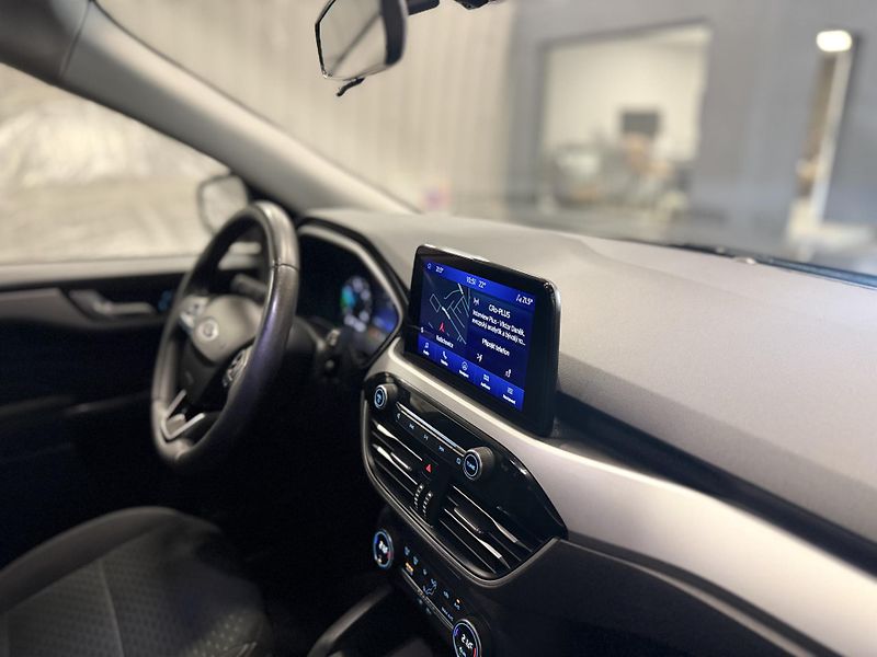 Ford Kuga (2022) 2.5 PHVE, 50km dojezd el - fotka 15 z 26