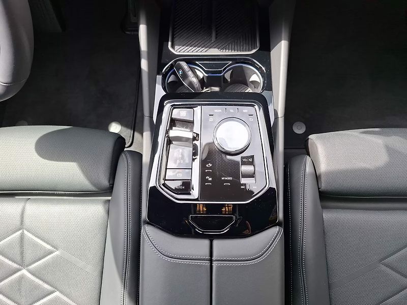 BMW Řada 5 520d xDrive M-Sport HuD Venti - fotka 14 z 16