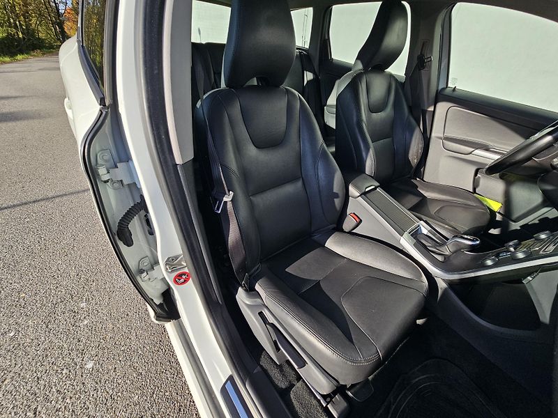 Volvo XC60 (2015) D4 AWD TAŽNÉ AUTOMAT - fotka 15 z 17