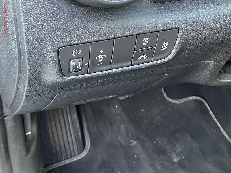 Hyundai Kona (2018) 1.0 T-GDi, Navi, kamera - fotka 12 z 20