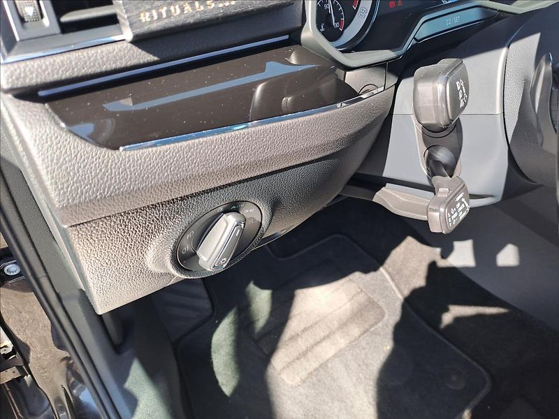 Škoda Superb 2,0 TDI 4x4 DSG KOUPENO CZ - fotka 15 z 24