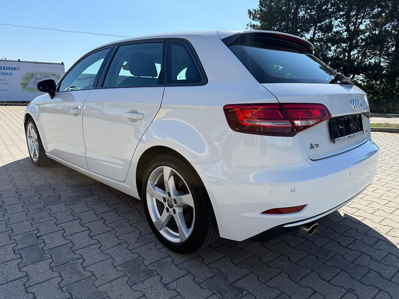 Audi A3 1,6 TDI Sportb automat - fotka 4 z 15