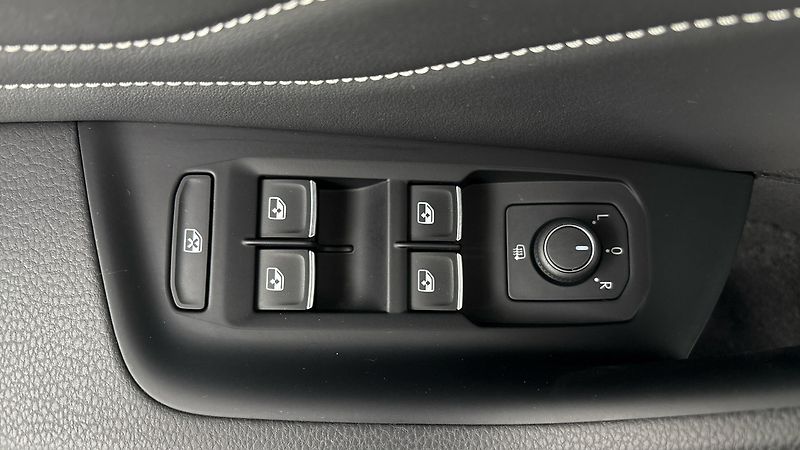 Volkswagen Passat 2.0 TDI DSG Elegance Variant - fotka 22 z 26