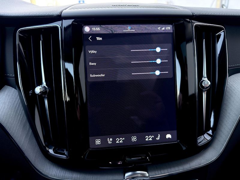 Volvo XC60 T8 AWD RECH.*ULTRA DARK + kola - fotka 54 z 62