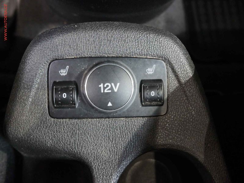 Ford Tourneo Connect (2014) 1.6TDCi MAXi 7míst, 2.maj,ČR - fotka 17 z 18