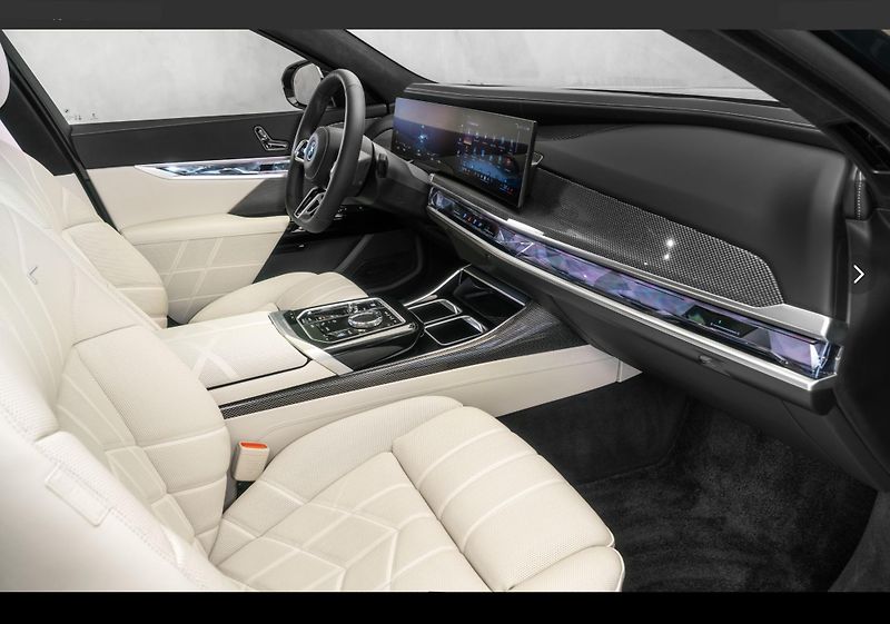 BMW i7 (2026) 760, 2026,TV, M, 6290km,Carbon - fotka 14 z 24