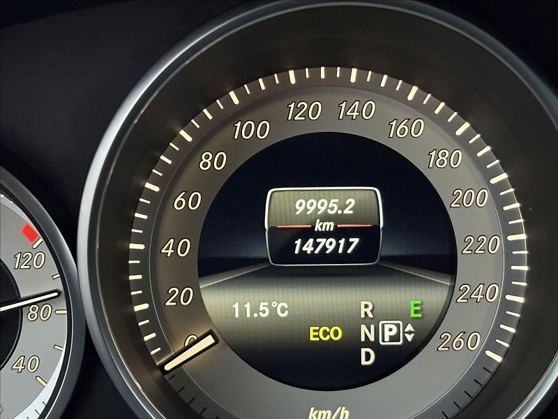 Mercedes-Benz Třídy E 2,2 200CDi 100kW,Led,Navi,Výhř - fotka 21 z 36