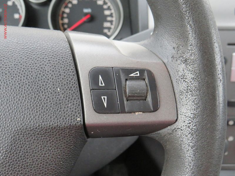 Opel Zafira (2006) 1.9CDTi, AC, tempo, park - fotka 15 z 15
